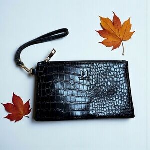 YAPITO Elegant Black Croc-Texture Wristlet - EUC